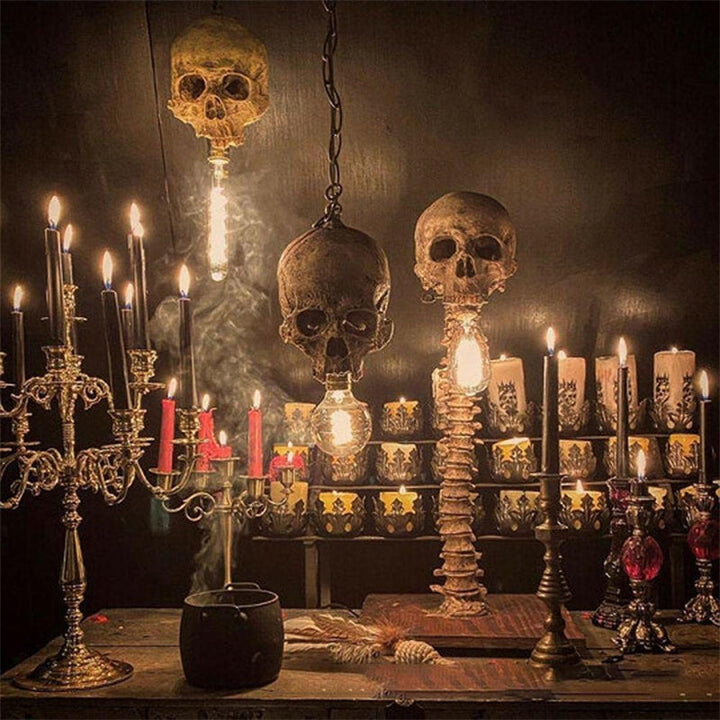 SkulloSpine – LED kranielampa med ryggrad detaljer för mörk dekorativ stil