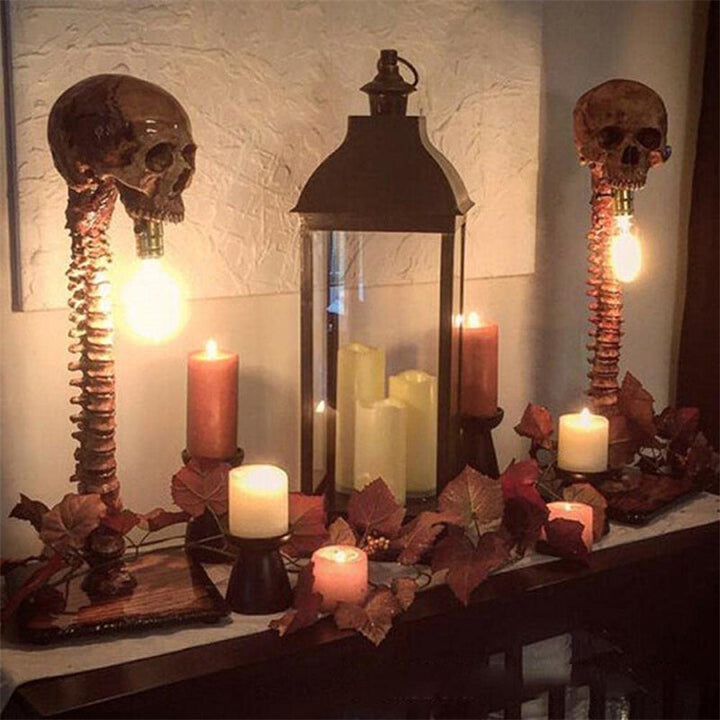 SkulloSpine – LED kranielampa med ryggrad detaljer för mörk dekorativ stil