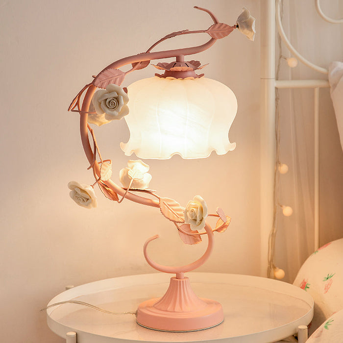 RoseGlow - Elegant Överdraget Lampdesign