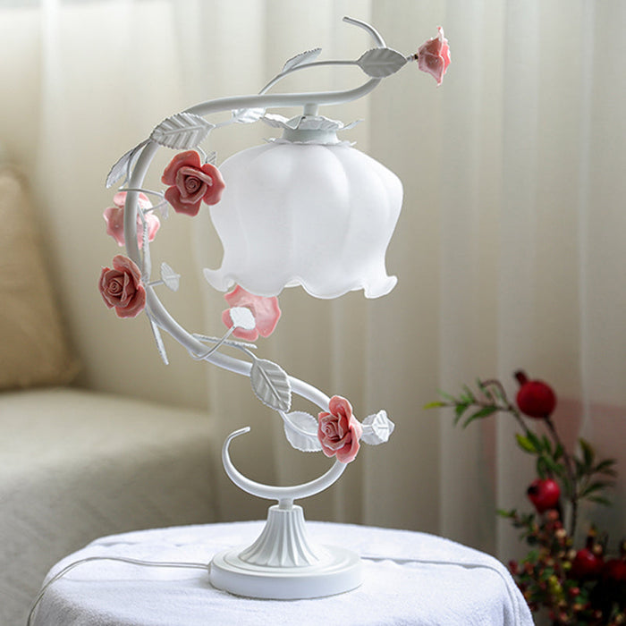 RoseGlow - Elegant Överdraget Lampdesign