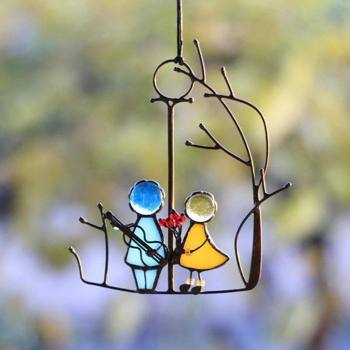 Carvallo – Festliga hängande ornament med lekfullt barndomsinspirerat design