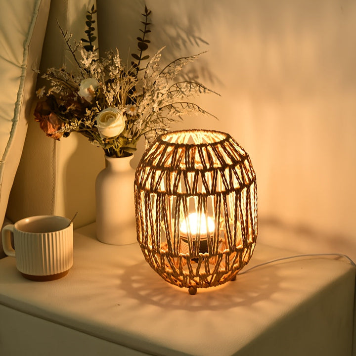 Bohemisk Rattan Bordslampa – Handgjord Ljus Accent för Sovrum eller Vardagsrum