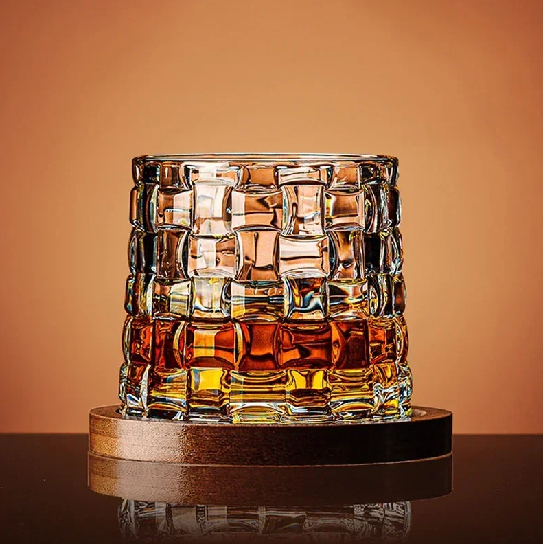 Carvallo - Premium whiskyglas med invecklad snurrande bas för en unik upplevelse