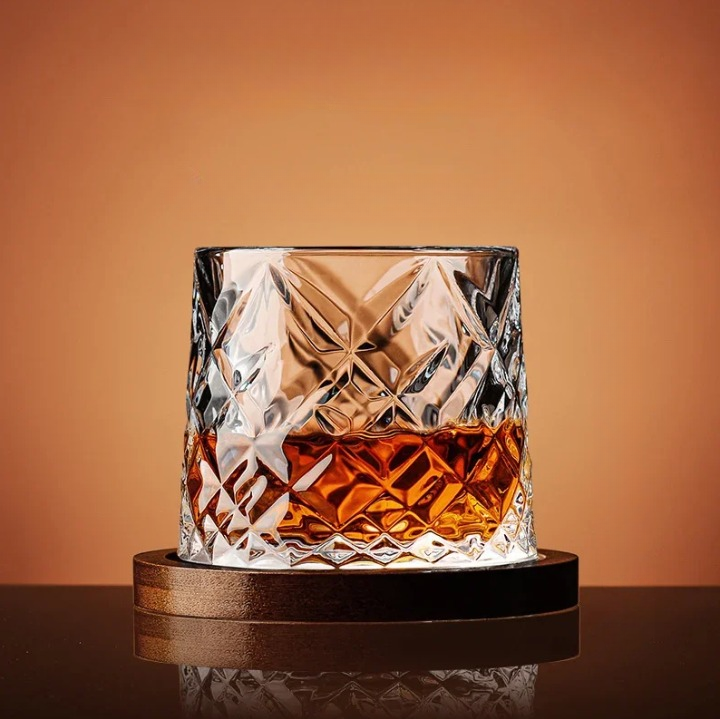 Carvallo - Premium whiskyglas med invecklad snurrande bas för en unik upplevelse