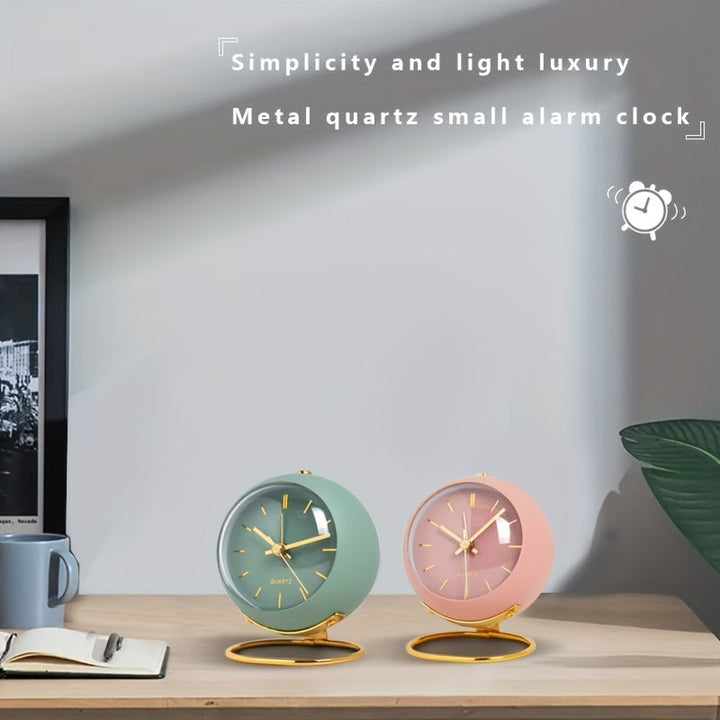 Nordic Silent Desk Clock – Luminösa Visare &amp; Metallram