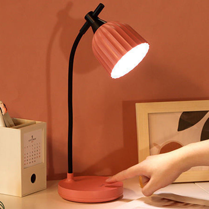 Elegant vikt LED-bordslampa – modern minimalistisk design