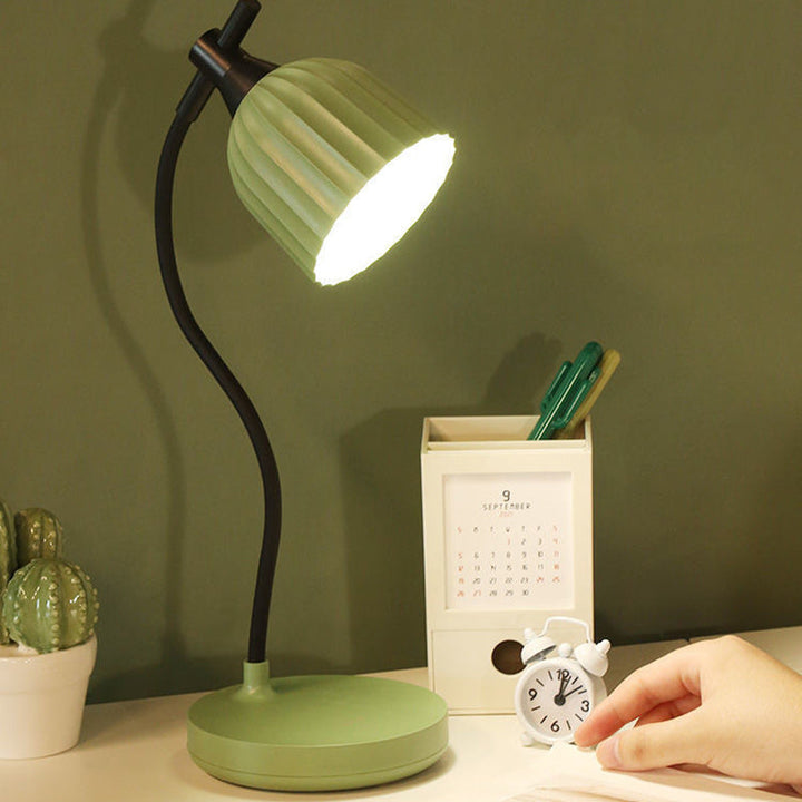 Elegant vikt LED-bordslampa – modern minimalistisk design