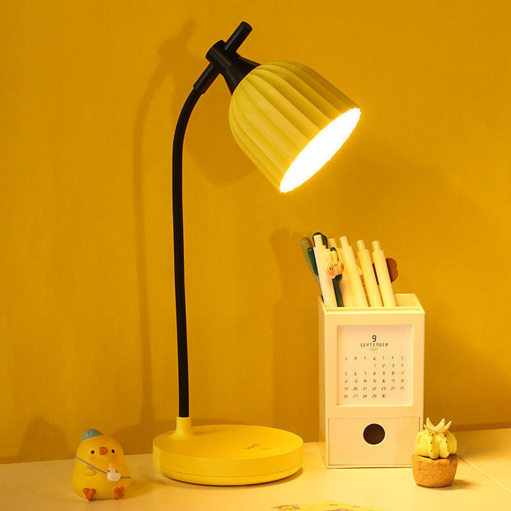 Elegant vikt LED-bordslampa – modern minimalistisk design