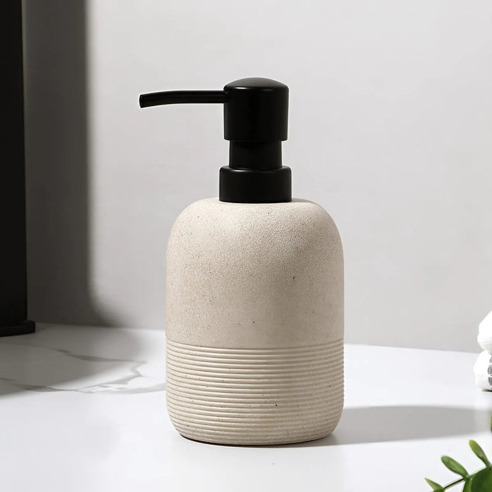 SandStone – Elegant Tvålpump i Hållbar Sandstensfinish