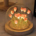 Graceful Tulip Ljus Under Glasdome för Lugnande Atmosfär