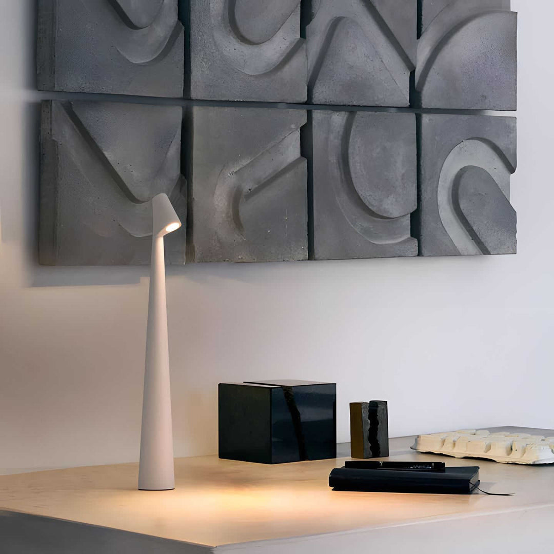 Carvallo – Elegant Dimbara Bordslampa med Raffinerad Elegans