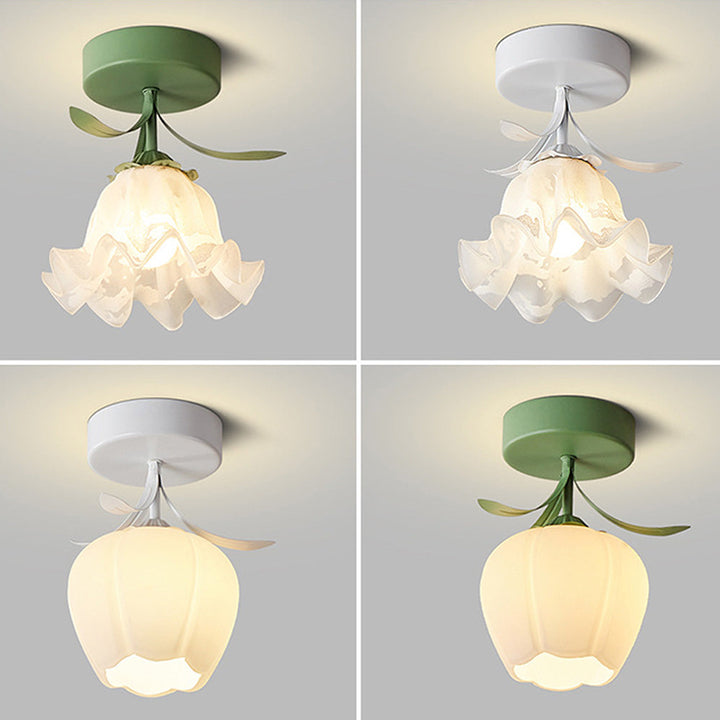 Taklampa med blommönstrad glasdiffusor