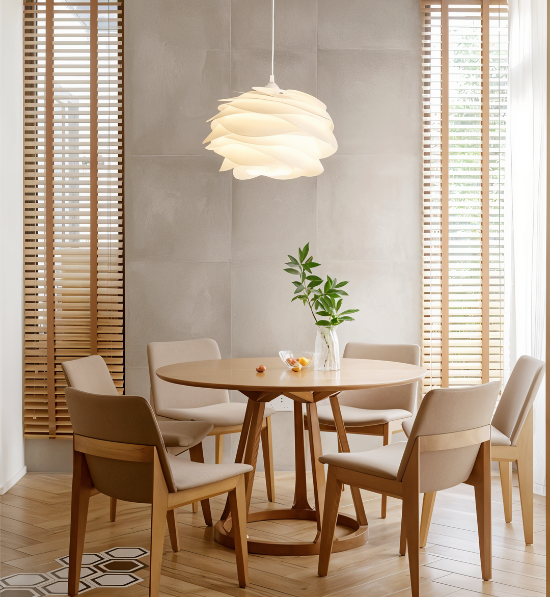 Aurora Taklampa – Stilren PVC Pendel i Blomdesign