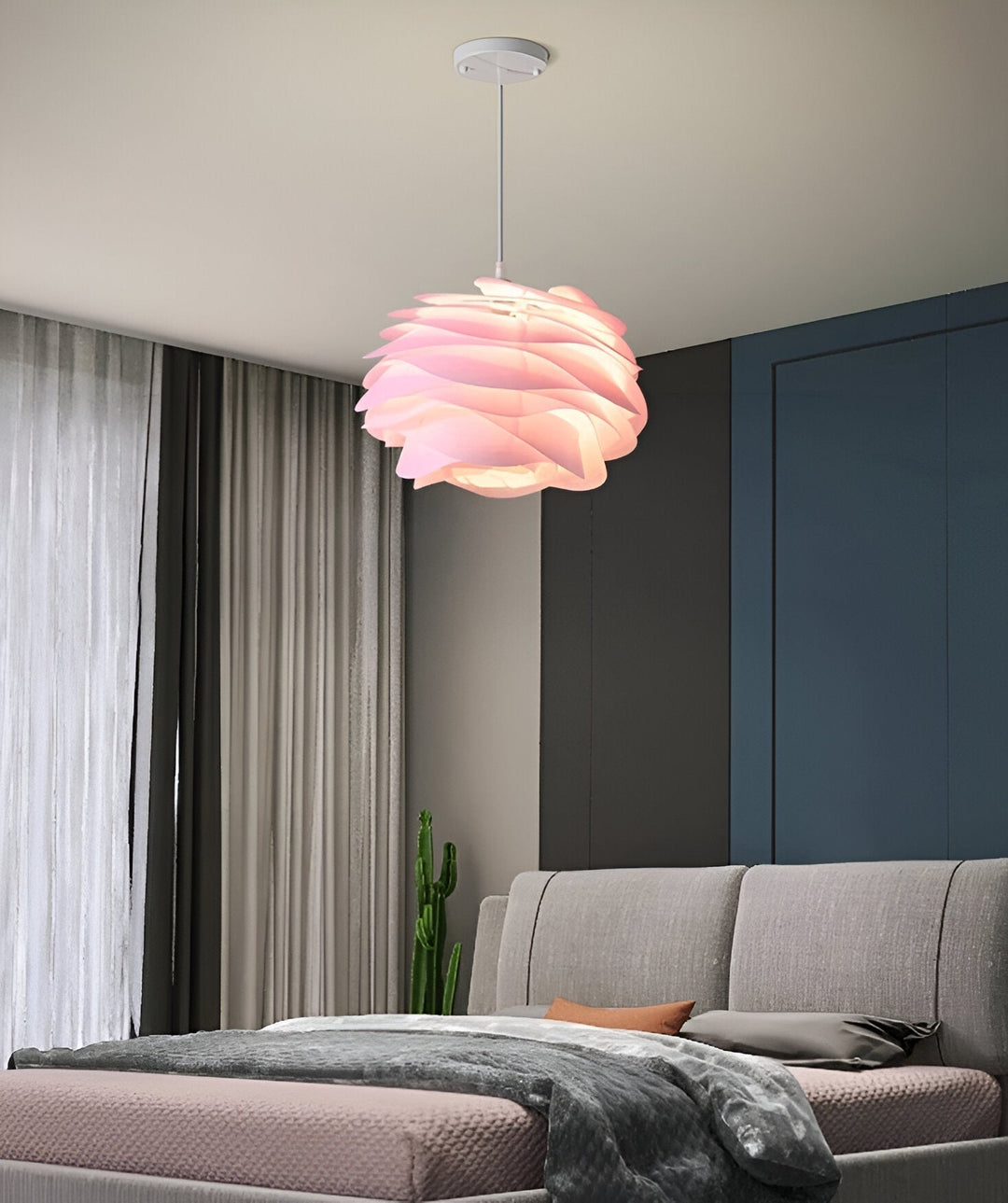 Aurora Taklampa – Stilren PVC Pendel i Blomdesign