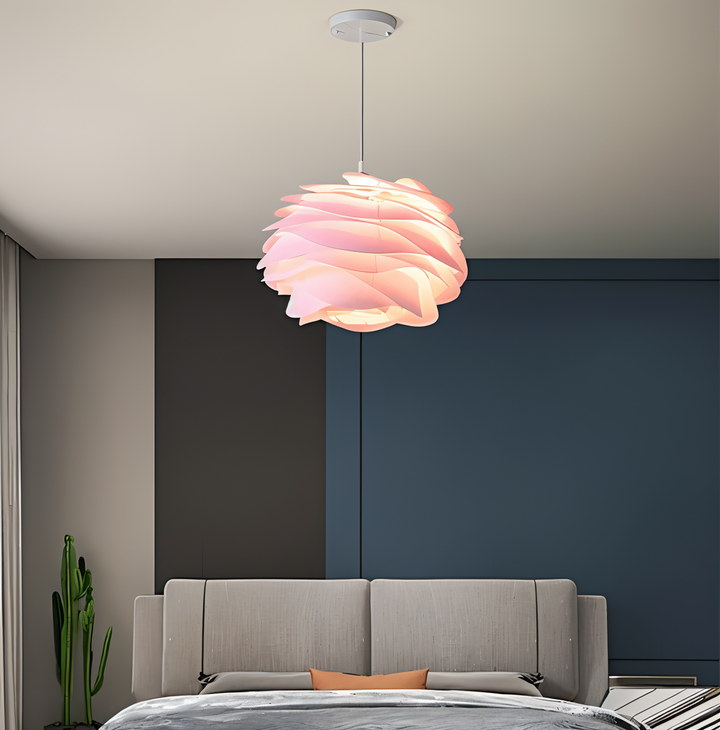 Aurora Taklampa – Stilren PVC Pendel i Blomdesign