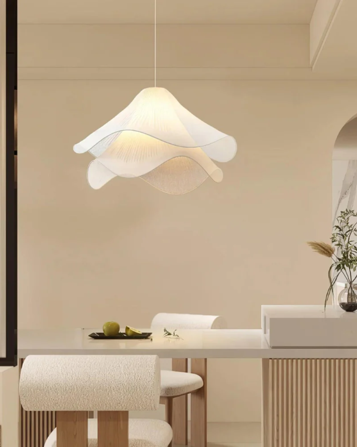 Soft Bloom Pendel Lampa | 16″–20″ Tygtaklampa | Skulptural Atmosfär