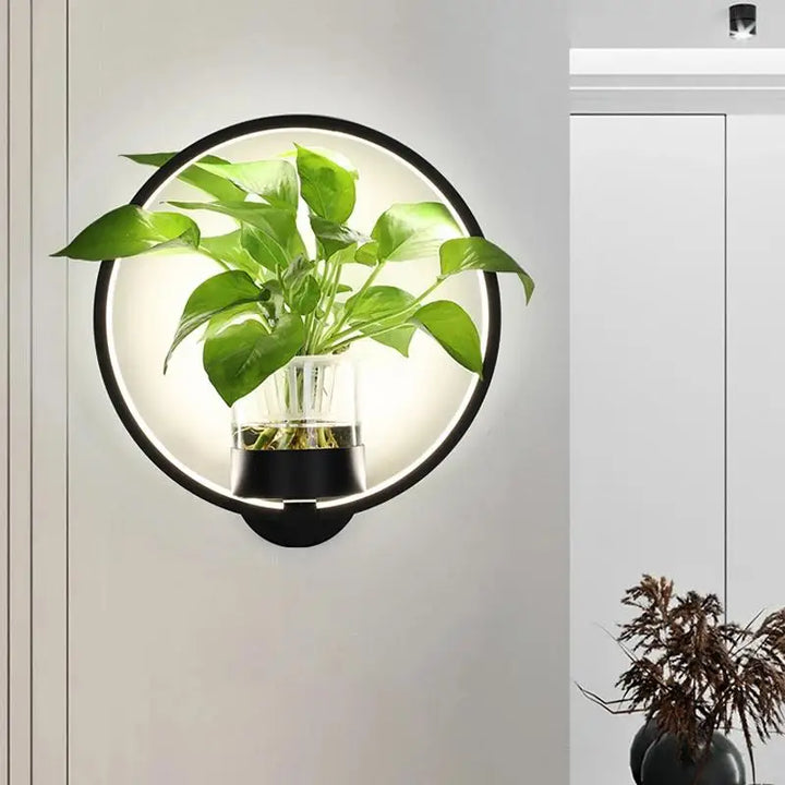 Lumora Vägglampa för växter – Elegant inomhusbelysning med inbyggd växthållare
