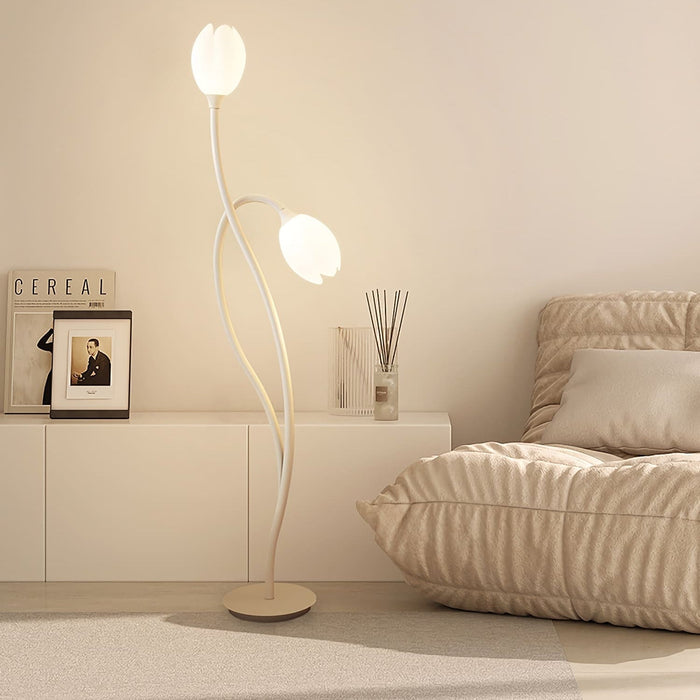 Modern Manta Blomster Golvlampa | 56,3" | Metall & Rotationsformning Design | Brick by Brick