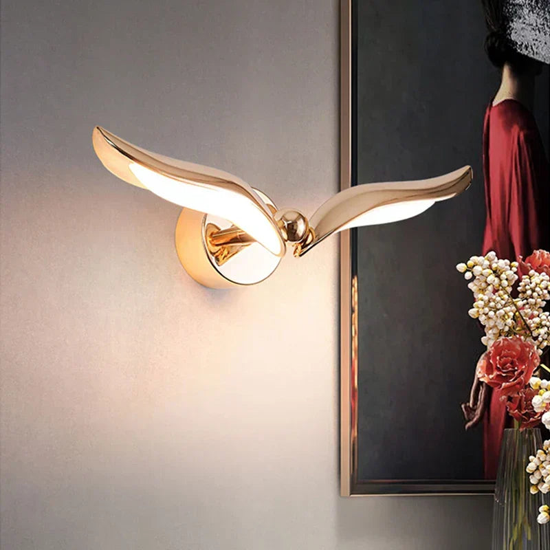 GoldenHorizon – Elegant vägglampa i form av en mås