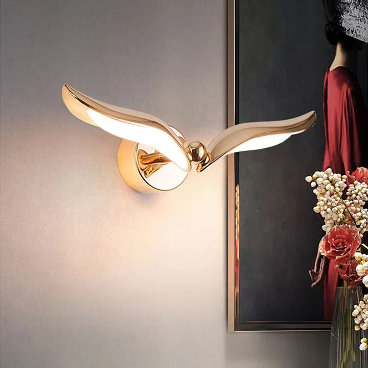 GoldenHorizon – Elegant vägglampa i form av en mås