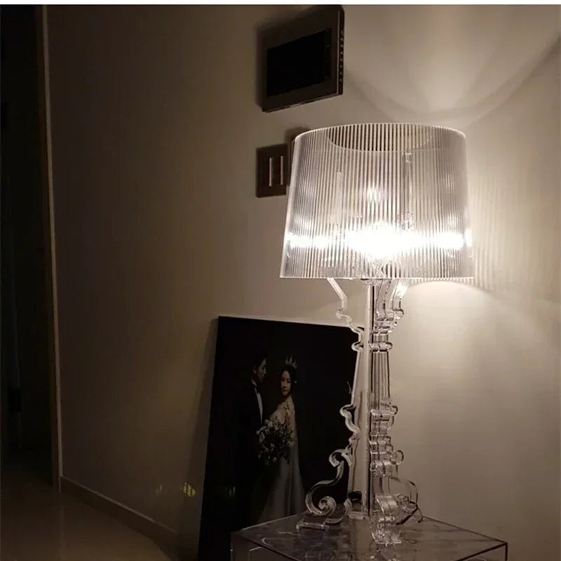 Burgundy Bordslampa med tidlös elegans för heminredning