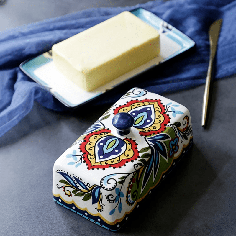RusticBloom | Künstlerische Butterplatte mit handgemaltem Blumenmuster