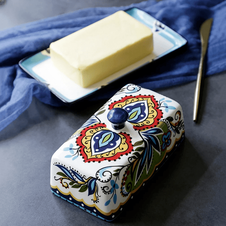 RusticBloom | Künstlerische Butterplatte mit handgemaltem Blumenmuster