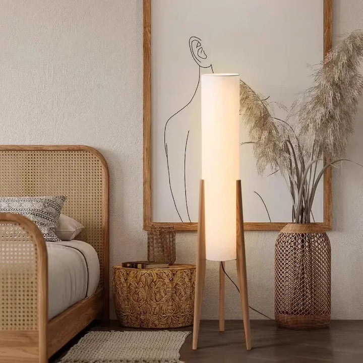 Retro Golvlampa i Massivt Trä – Vit Tygskärm