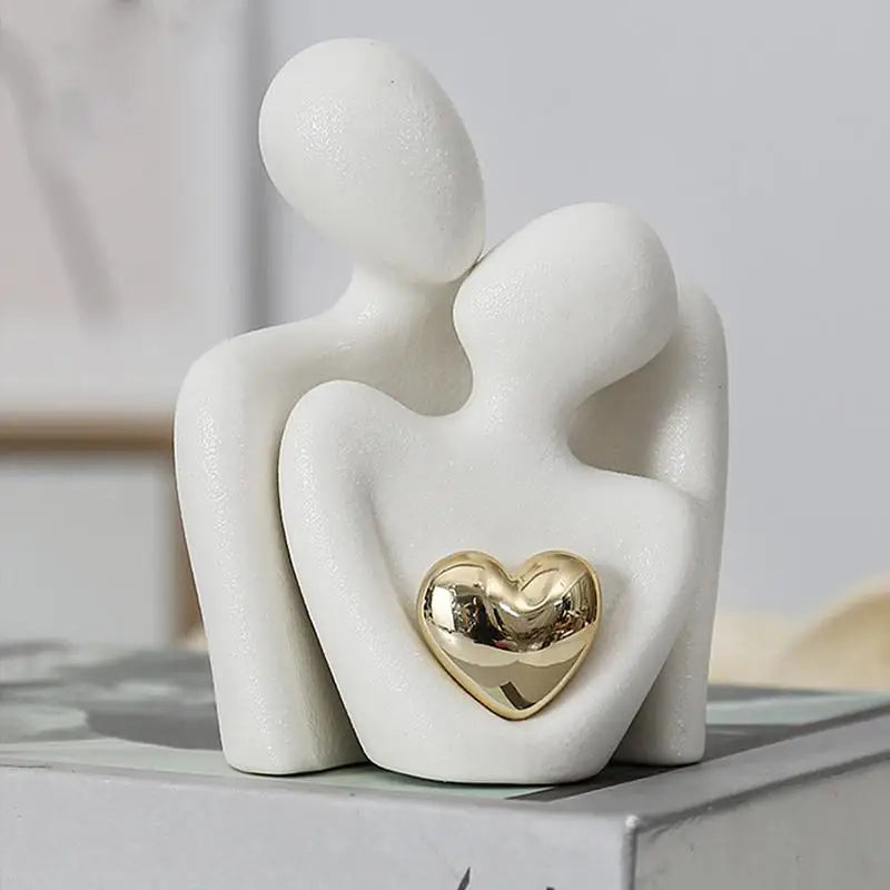 Carvallo – Elegant Minimalist Skulptur med Gyllene Hjärta