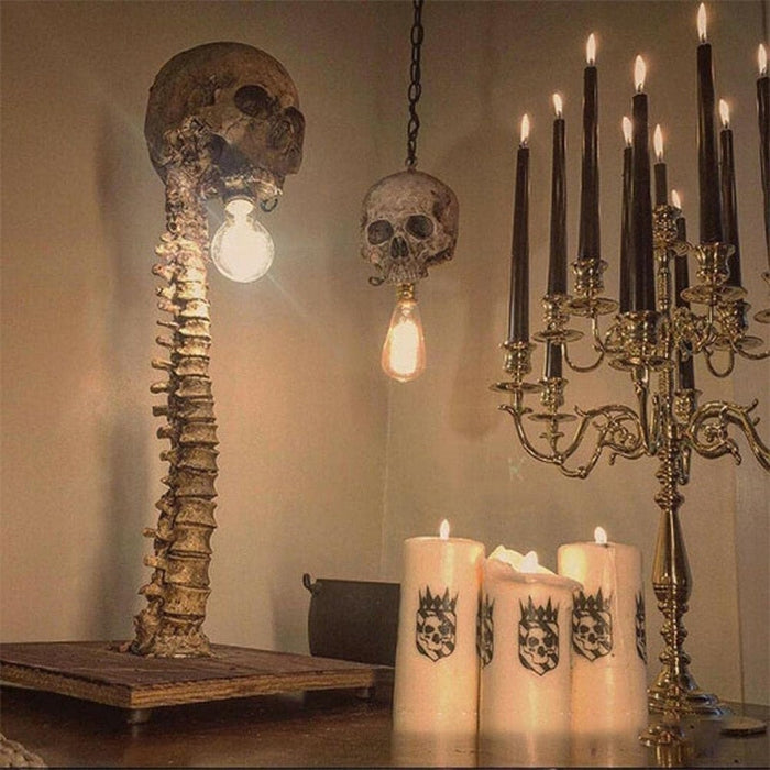 SkulloSpine – LED kranielampa med ryggrad detaljer för mörk dekorativ stil
