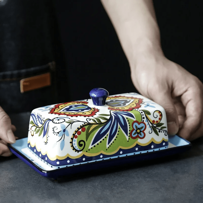 RusticBloom | Künstlerische Butterplatte mit handgemaltem Blumenmuster