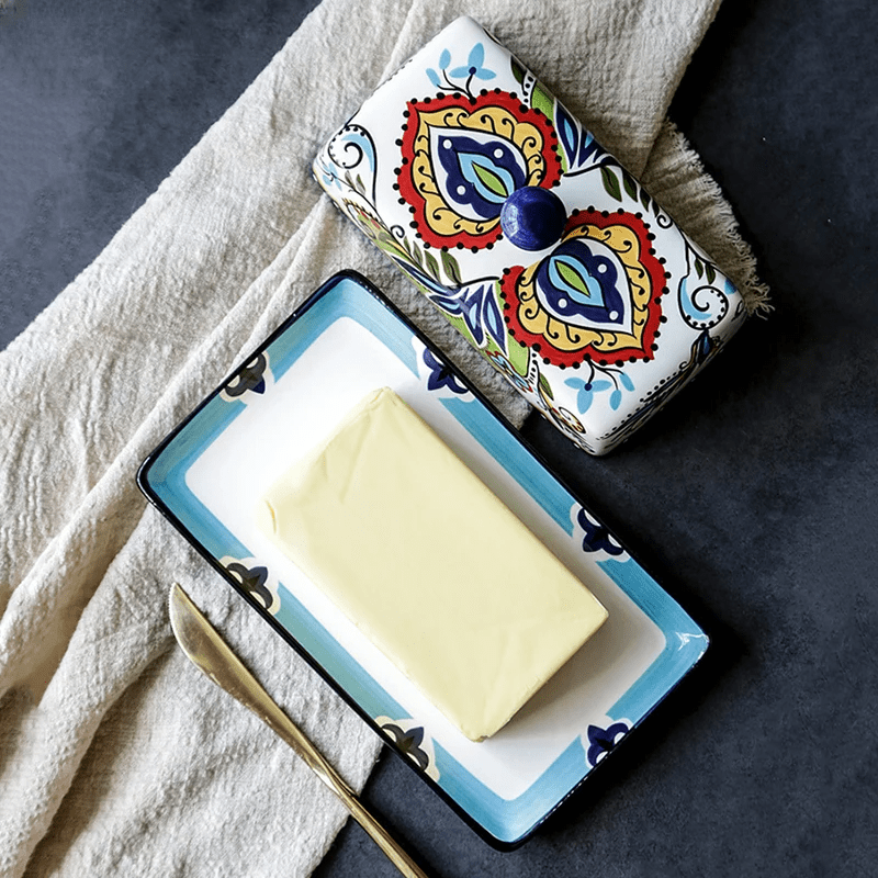 RusticBloom | Künstlerische Butterplatte mit handgemaltem Blumenmuster