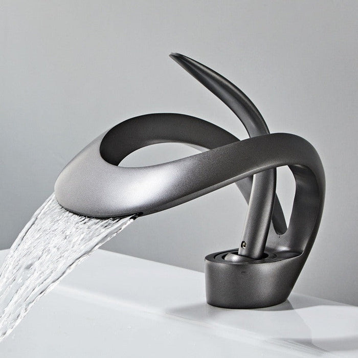 Modern badrumsarmatur i Gebogenem Design