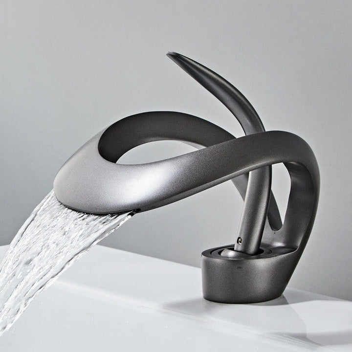 Modern badrumsarmatur i Gebogenem Design