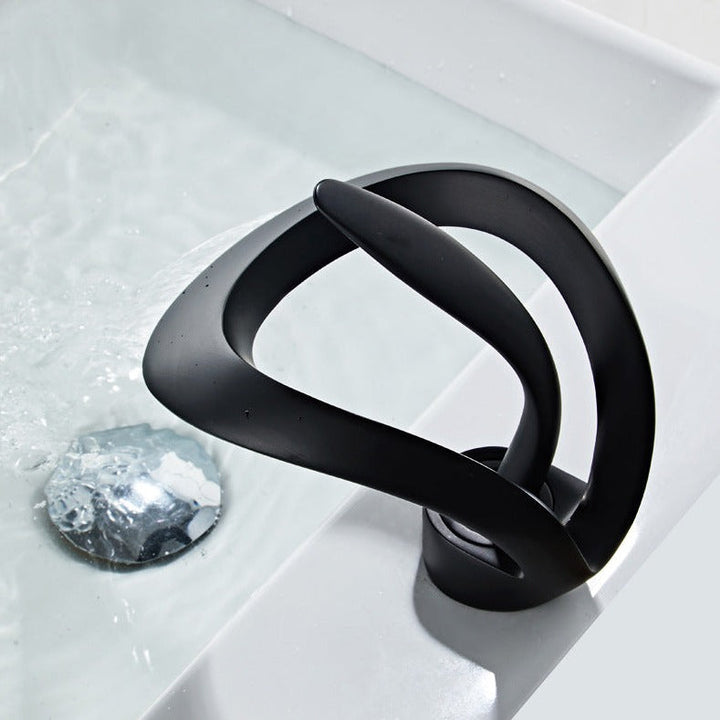 Modern badrumsarmatur i Gebogenem Design
