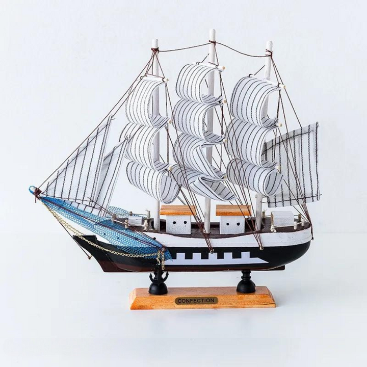 Royaleva Nordic Wooden Sailboat Sculpture - LED Belyst Dekorationsstycke, Batteridriven