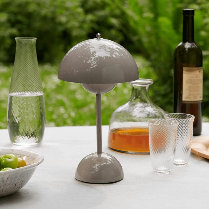 LunarGlow - LED-bordslampa för en ambient interiör