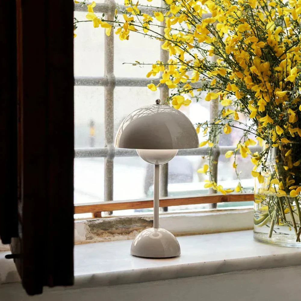 LunarGlow - LED-bordslampa för en ambient interiör