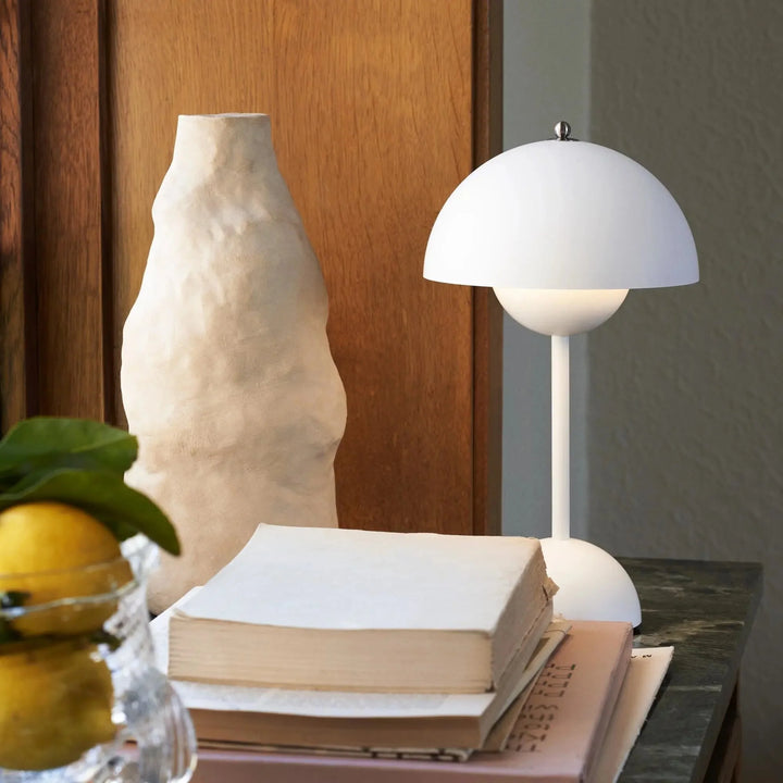 LunarGlow - LED-bordslampa för en ambient interiör