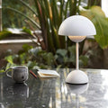 LunarGlow - LED-bordslampa för en ambient interiör