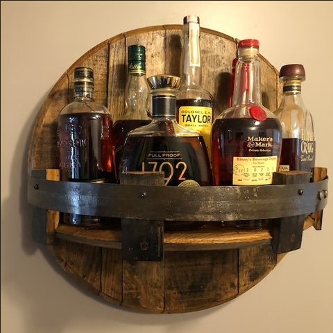 Rustik Ekvägg hylla för Whiskeyflaskor