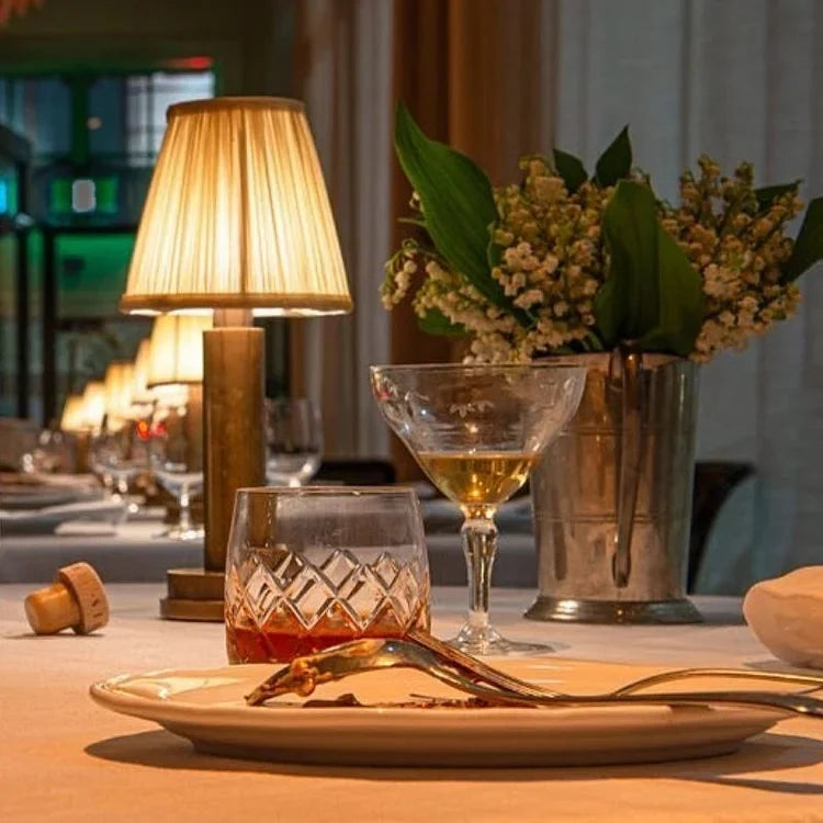 Elegant sladdlös LED Silk Touch bordslampa – modern elegans