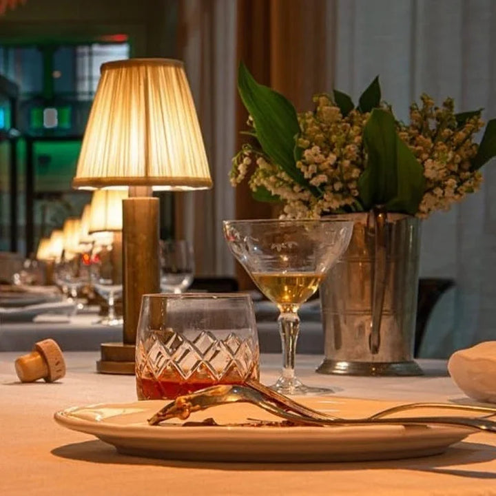 Elegant sladdlös LED Silk Touch bordslampa – modern elegans