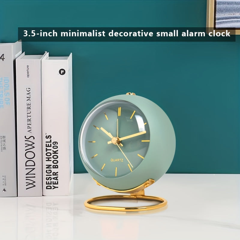 Nordic Silent Desk Clock – Luminösa Visare &amp; Metallram