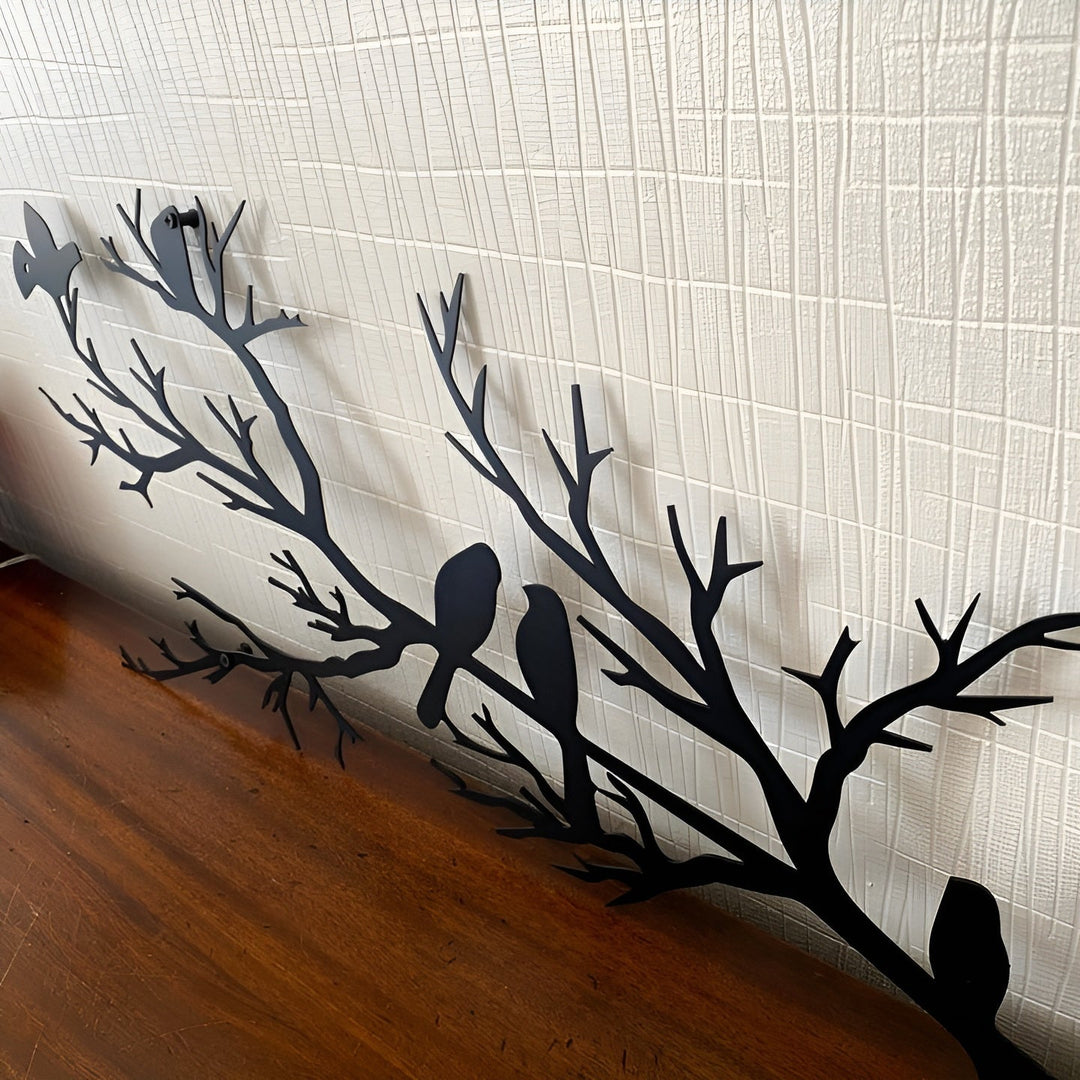 Metallväggdekor med fåglar på gren – Modernt &amp; Klassisk design för hemmet