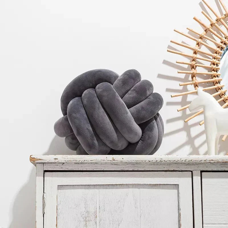 Dekorativ Knuten Suede Effekt Boll Mjuk Kudde Pillow