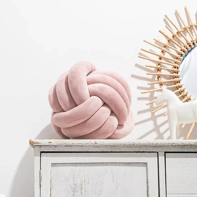 Dekorativ Knuten Suede Effekt Boll Mjuk Kudde Pillow
