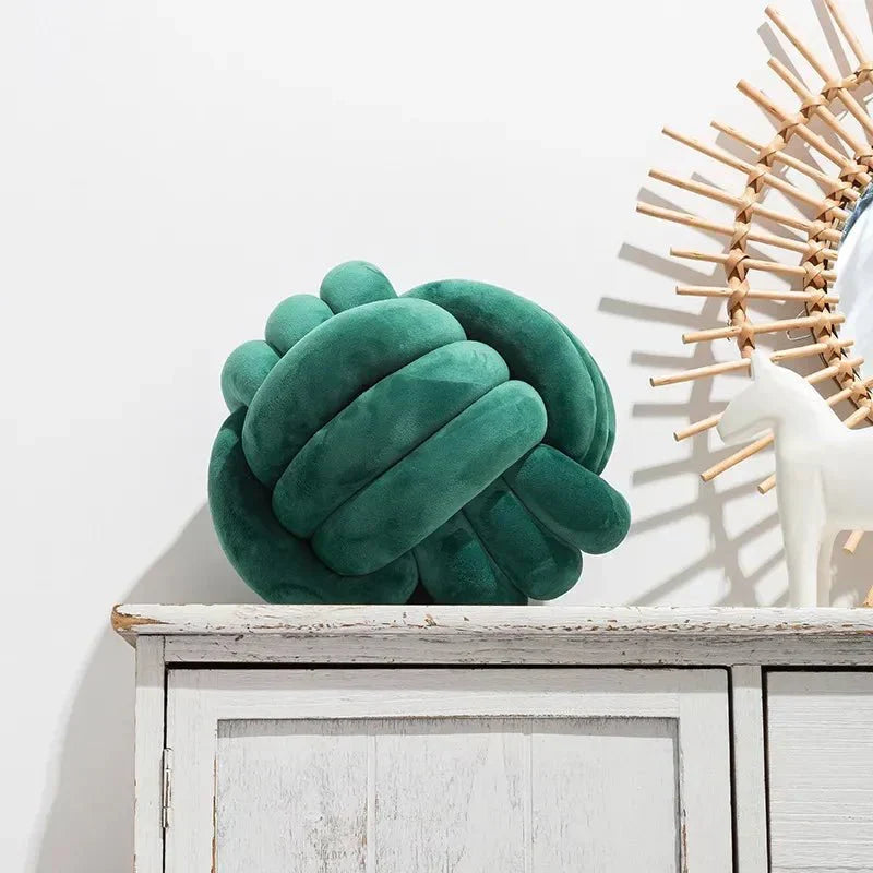 Dekorativ Knuten Suede Effekt Boll Mjuk Kudde Pillow