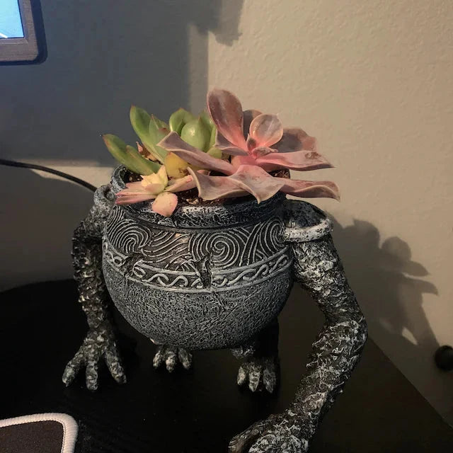 Alexander - Iron Fist Pot