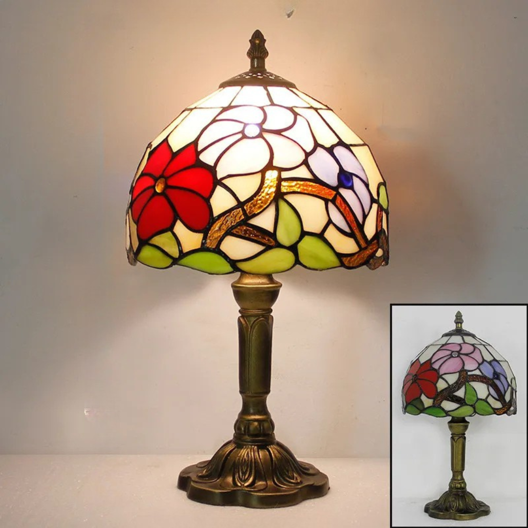 Färgat glas bordslampa med blomsterdesign